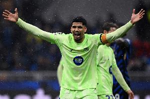 阿斯报：阿劳霍在巴萨的处境一百八十度大转弯，锁定首发概率大增