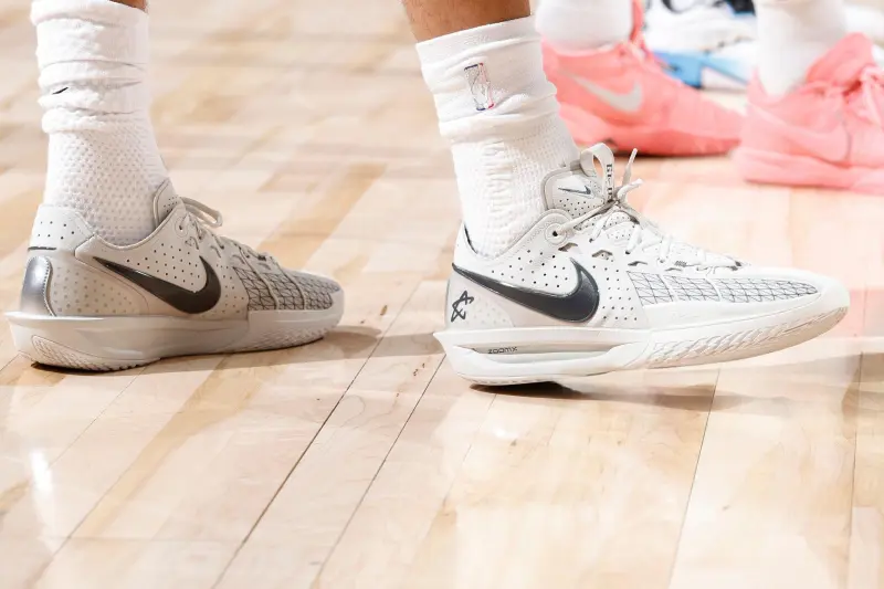 星空体育官网-坎宁安穿着Cut3迎来复出，得到13分5篮板10助攻